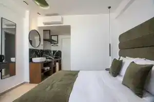 Ermou 44 City Hotel, Фалираки