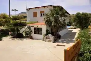 Irida Studios, Плакиас