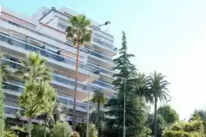 Апарт-отель «Résidence Pierre & Vacances La Rostagne», Жуан-ле-Пен
