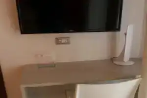 Tourist Hotel, Потенца