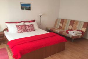 Apartment Đurđa - close to the sea A2 Pirovac, Riviera Sibenik, Pirovac