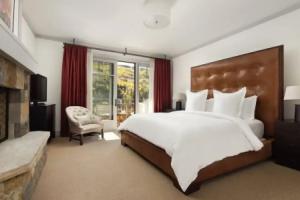 Luxury 3 Bedroom Residence at The Four Seasons in Vail Village, Вейл