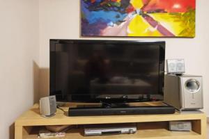 Nikola's 4 season apartment by the sea and airport, Порто-Рафти