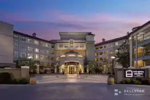 The Royal Kelowna - Bellstar Hotels & Resorts, Келоуна