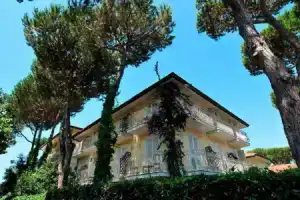 Ih Hotels Logos Forte Dei Marmi, Форте-дей-Марми