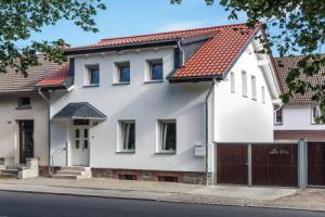 Ruhige Ferienwohnung mit Parkplatz in Thale, Тале