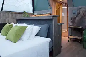Aurora Pyramids & Hotel Taivaanvalkeat, Кёнгяс