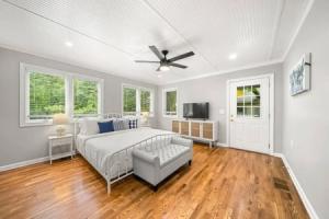 Serene 3BR Home in Historic Downtown Norcross, Норкрос