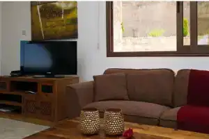 Villa Heaven, Полис-Хрисохус