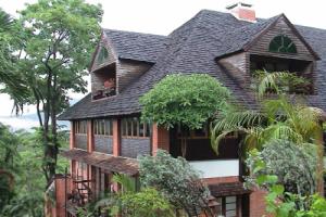 Issara Boutique Winery Hotel, Муаклек