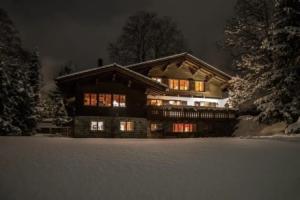Chalet Marmot Luxury Chalet in Klosters Switzerland Sleeps 11, Клостерс