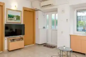 House Frane, Супетар