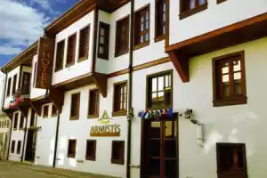 Armistis Hotel, Муданья