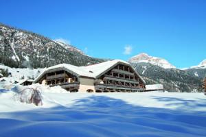 Roulette Union Hotels Val Di Fassa 3*/4*, Канацеи
