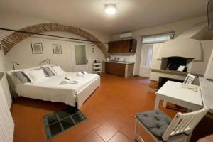 La Casa nel Vicolo, Альтопашо