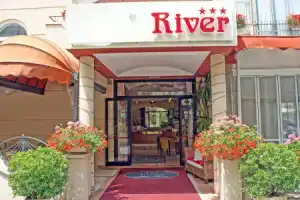 Hotel «River fronte mare con piscina», Римини