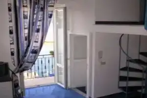 AGENZIA ISOTUR - LOCANDA NONNA GIULIA 31 VISTA MARE- Soppalcata, Понца