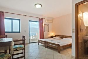 Fronis Apartment, Карпатос