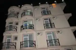 Beach House Hotel, Батуми