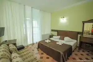 Cameo Hotel, Квариати