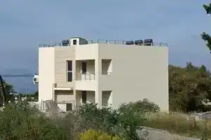 Nefeli Apartment, Иксия