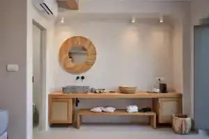 IONIC Suites, Элия