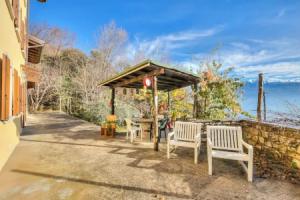 Faby House On Hilly Area And Lake View, Гарньяно