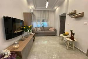Lemon Suite, Кавала