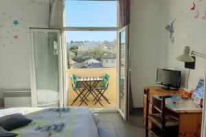 Apartment with 2 Bedrooms in Marseille, with Wonderful City View, Balcony And Wifi, Марсель