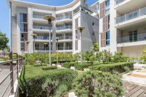 Riviera Stay for 2 With AC, Сен-Лоран-дю-Вар