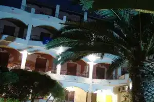 Kalos Hotel, Джиардини-Наксос