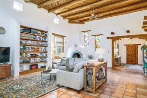 Las Cruces Santa Fe-style Adobe Home on 6 Acres!, Лас-Крусес