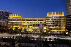 Kunming Oceancube Spa Holiday Hotel, Куньмин