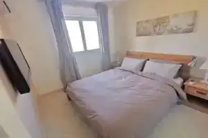 2P au pied des plages,Piscine,Wifi,Clim, Антиб