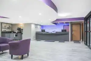Super 8 by Wyndham Bloomington/Airport, Блумингтон