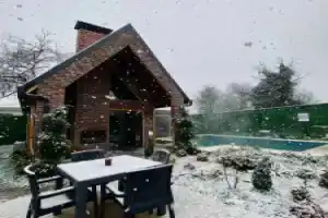 Varuna Bungalov Evleri, Сапанджа
