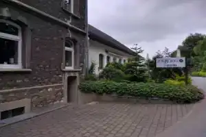 Hotel «Zur-Borke», Нойенраде