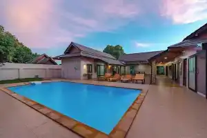 Spacious 4BR Pool Villa in Chalong V155, Чалонг
