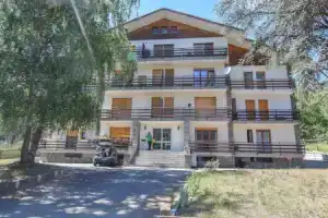 Nice Apartment in Saint Pierre With 1 Bedrooms and Wifi, Сен-Пьер