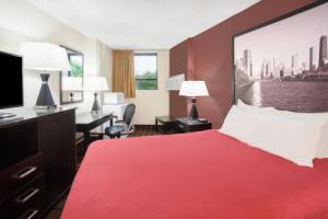 Отель «Super 8 by Wyndham Chicago IL», Чикаго