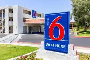 Motel «6, Az Phoenix Airport Priest Dr», Темпе