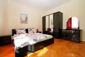 Tverskaya Street (Тверская Стрит) на улице Садовая-Триумфальная 18-20, Москва