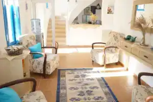 Esmana Hotel, Битез