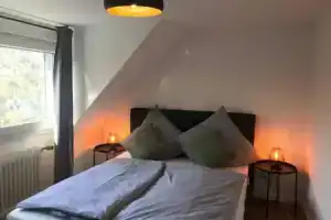 Apartment Frankfurt, top renoviert, 65qm DG, Бергиш-Гладбах