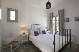 Idyllic Holiday Villa Gardenview Nr Beach by VillaRentalsgr, Санта-Мария