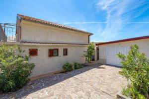 Amazing Home in Karlobag With 3 Bedrooms and Wifi, Cesarica