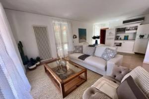 Elegant Villa With hot Tub, Views, Гроттаммаре