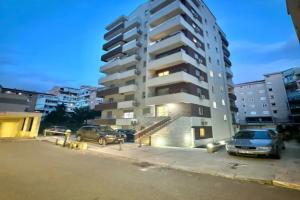 Modern One Bedroom Apartment, Будва