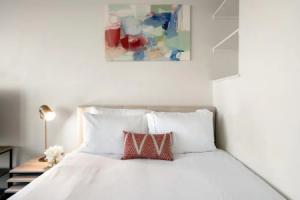 Arlington Elegant Studio Apartment, Арлингтон