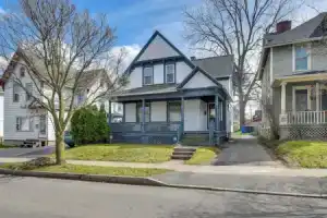< 2 Mi to Hospitals & University: South Wedge Apt!, Рочестер